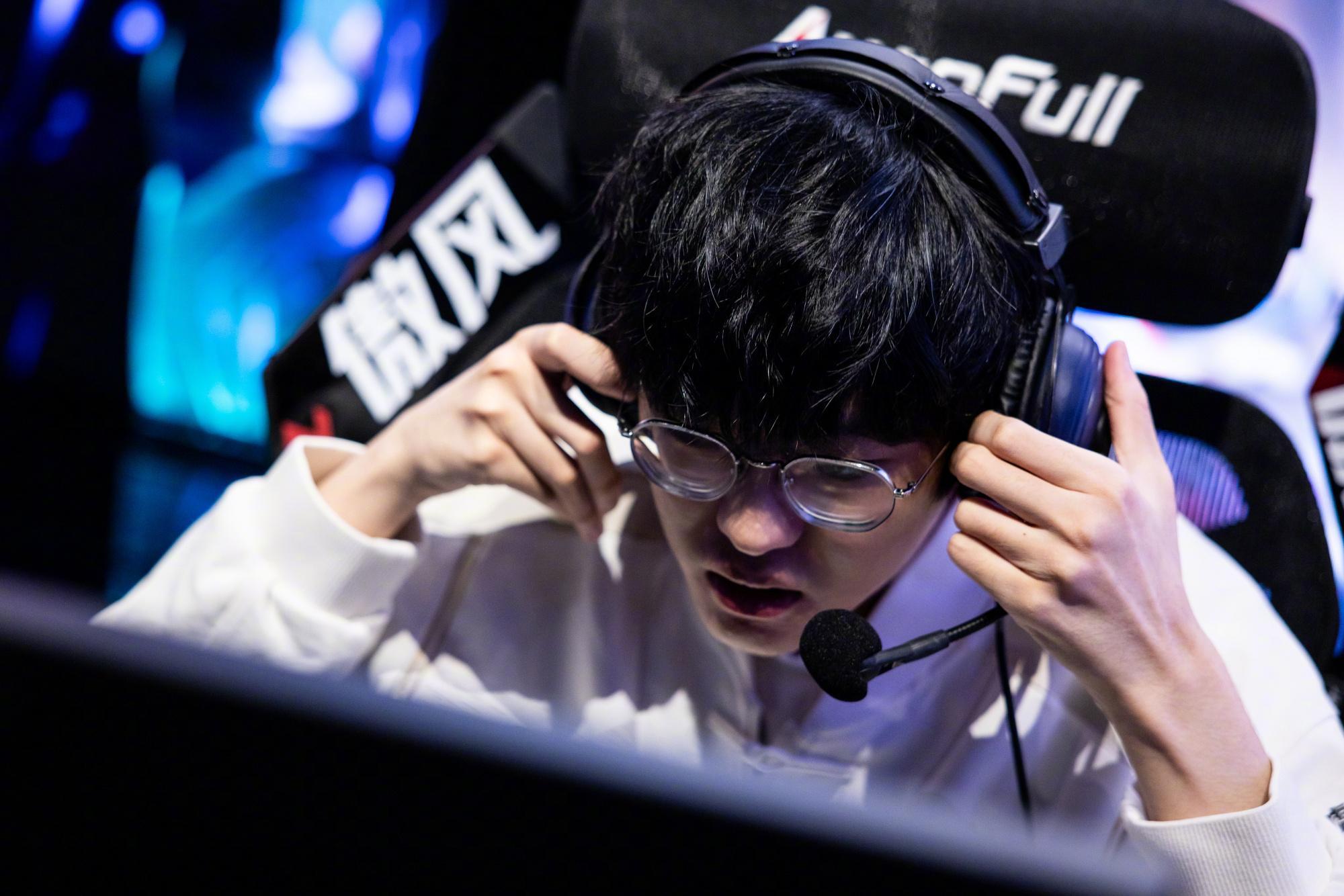 九游娱乐线上-比赛规则变更引发热议！，穆雷在FPX比赛中刷新纪录上演精彩一战-九游娱乐线上